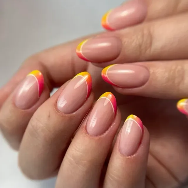 Manicure francuski ombre wykonany w salonie Lua na Ratajach