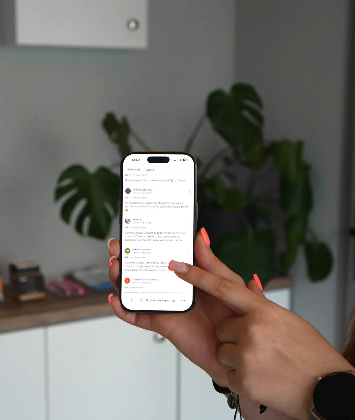 Rezerwacja wizyty w aplikacji Booksy na telefonie